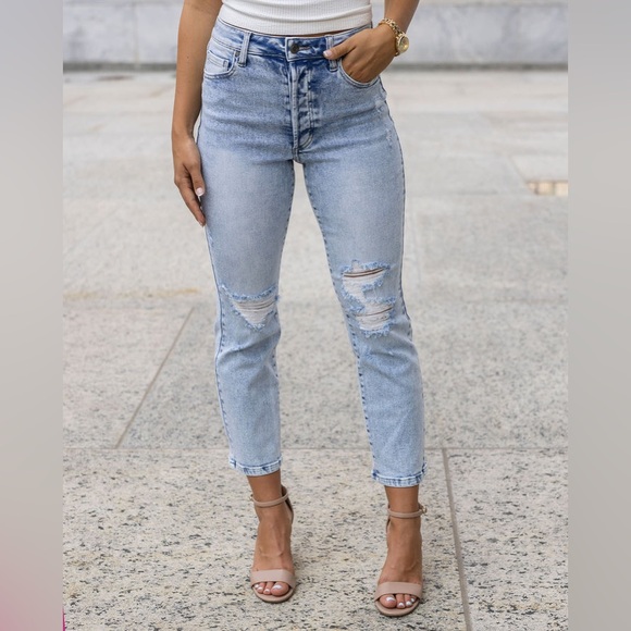 Grace & Lace size 4 Premium high waisted, distressed light wash Mom jeans - Picture 10 of 11